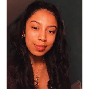 Meet your Posher, Yajaira